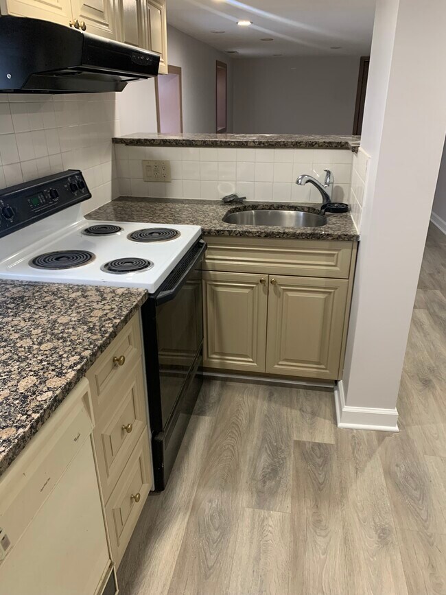 Building Photo - 3319 N Osage Ave