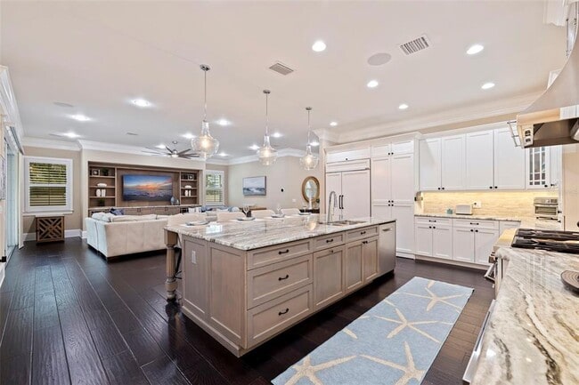 Building Photo - 310 8th Ave N