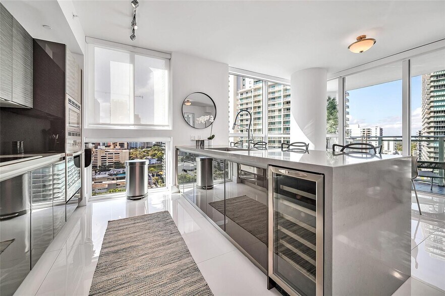 Building Photo - 1080 Brickell Ave