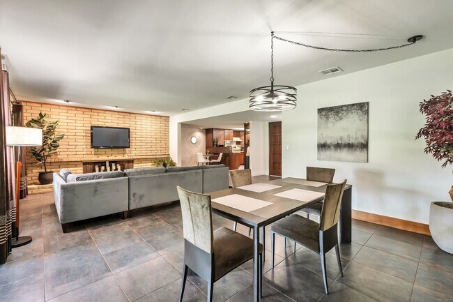 Building Photo - FURNISHED TEMPE GOLF COURSE HOME in SHALIM...