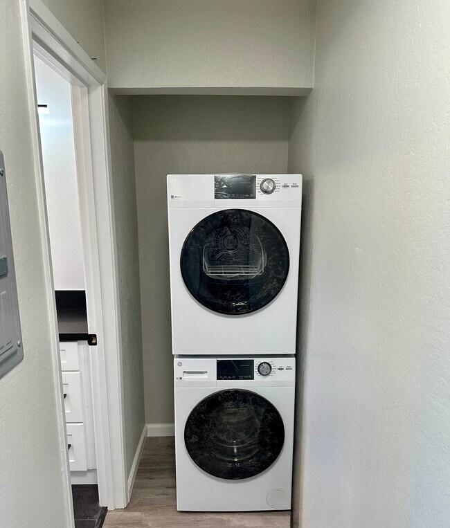 Building Photo - 14433 Bancroft Ave