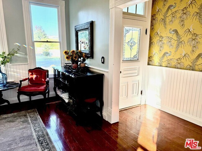 Building Photo - 370 Main St