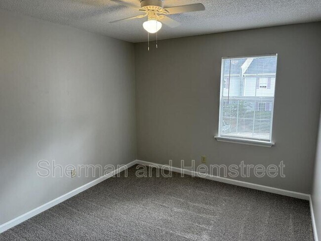 Building Photo - 520 Commons Dr