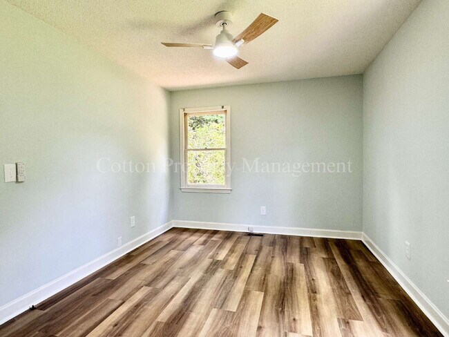 Building Photo - 307 Abbey Ln