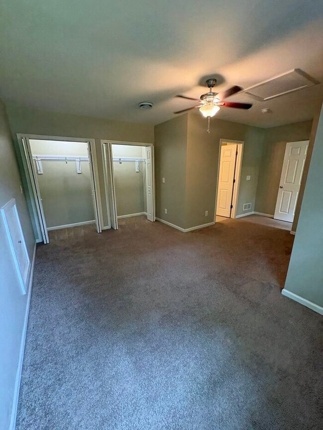 Building Photo - 2 Story Colonial - 3 bdrm/2 bath - LARGE YARD