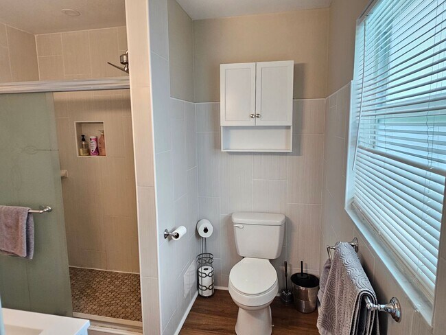 Building Photo - Annual Unfurnished 2 Bedroom 2 Bathroom Single Family Home in South Venice!