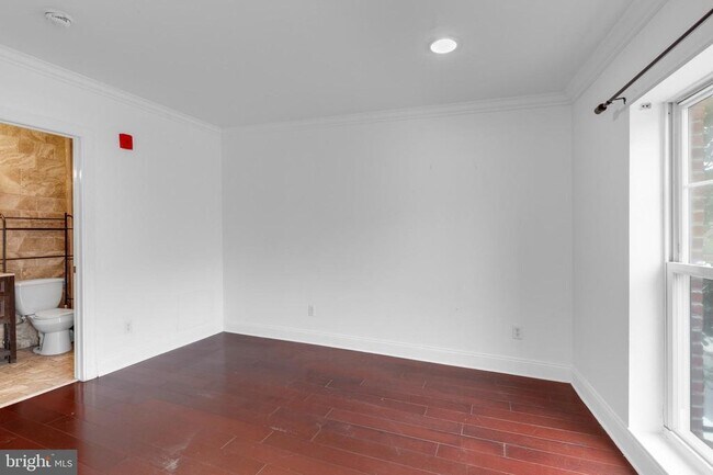 Building Photo - 5 W Girard Ave