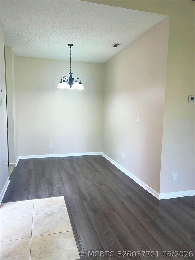 Building Photo - 751 Cypress Ln