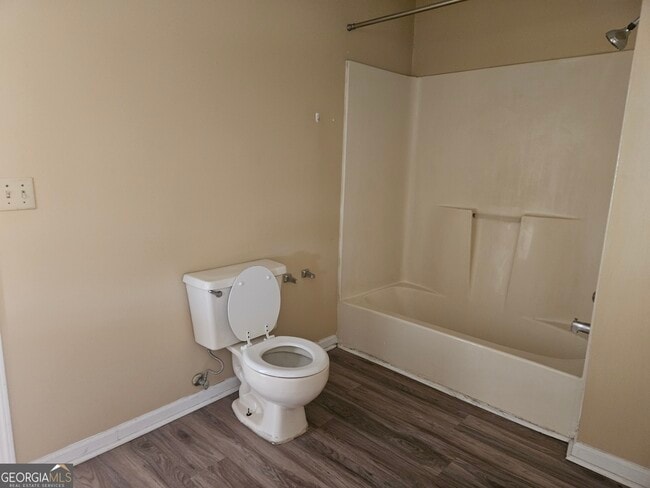 Building Photo - 818 Robin Hood Trail