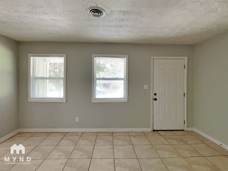 Building Photo - 1638 Atherton Dr