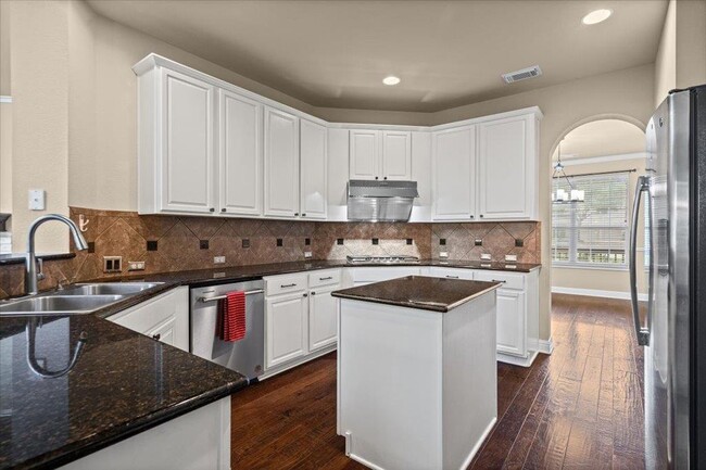 Building Photo - 6925 Larue Belle Cove