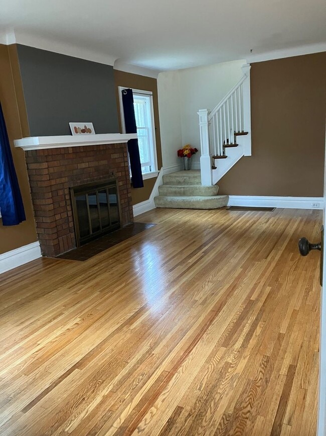 Building Photo - Available August 3rd!- Traditional Woodland 3 Bed 1 Bath w/ Deck & Garage