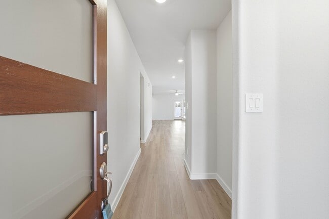 Building Photo - 18037 Martin Pines Dr