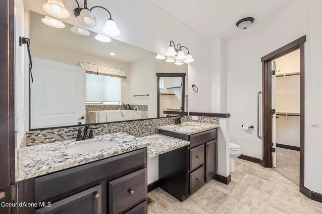 Building Photo - Luxurious Single-Level Rancher in Post Falls