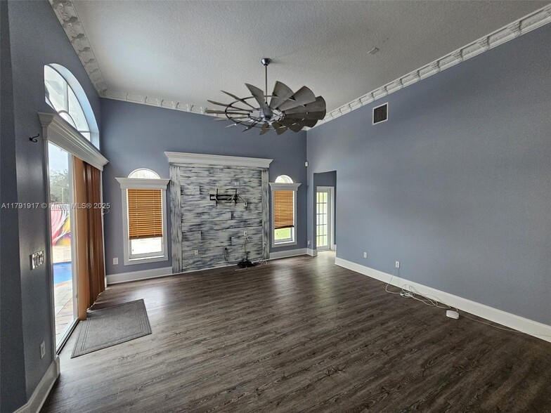 Building Photo - 13955 NW 22nd Ct