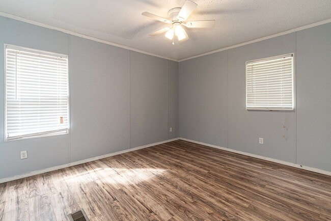 Building Photo - "Charming 2-Bed, 2-Bath Mobile Home Retrea...
