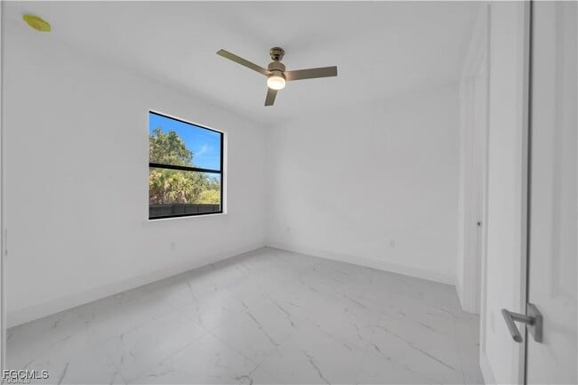 Building Photo - 2416-2418 Xelda Ave N