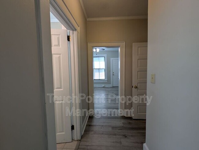 Building Photo - 476 Spring St SW