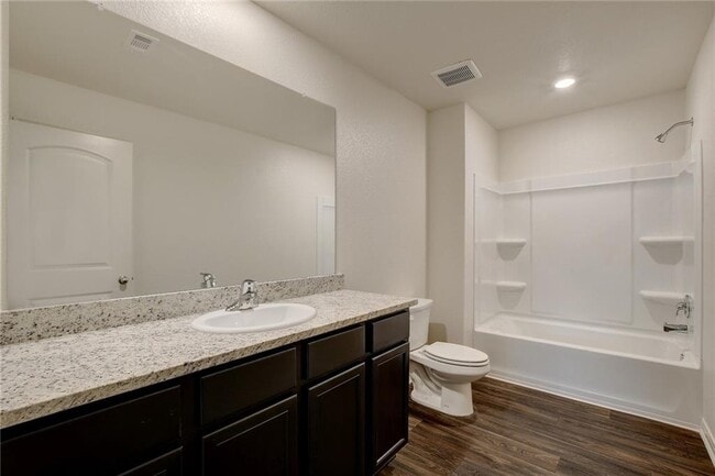 Building Photo - 1302 Amy Dr