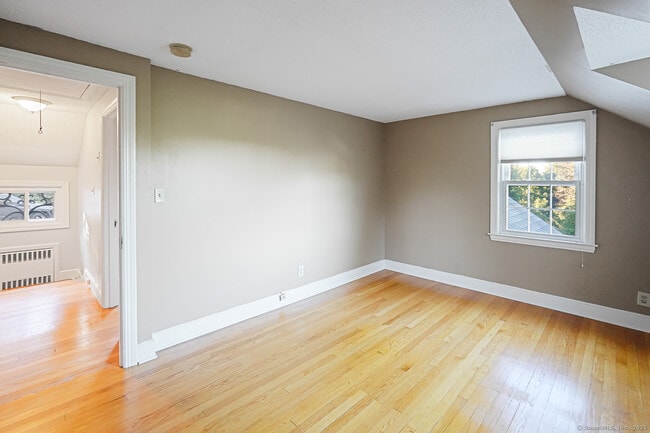 Building Photo - 35 Lakewood Cir N
