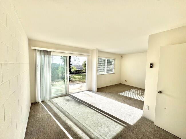Building Photo - Mid-Century Townhome in Fashion/Mission Valley WEST! 3bd/2ba, garage, laundry, VIEW!