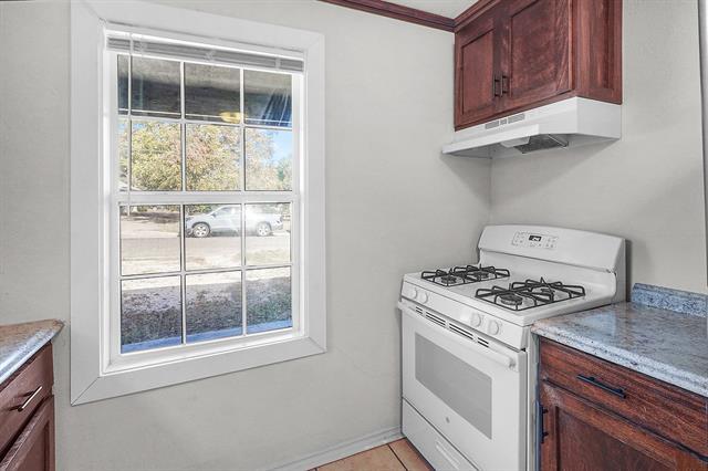 Building Photo - 208 3rd St