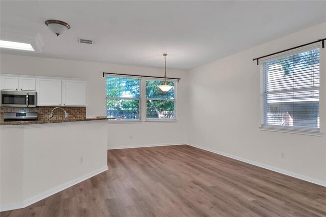 Building Photo - 6004 Mesa Verde Cir