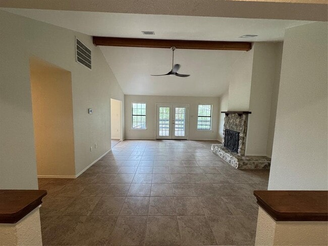 Building Photo - 301 Mesa Dr