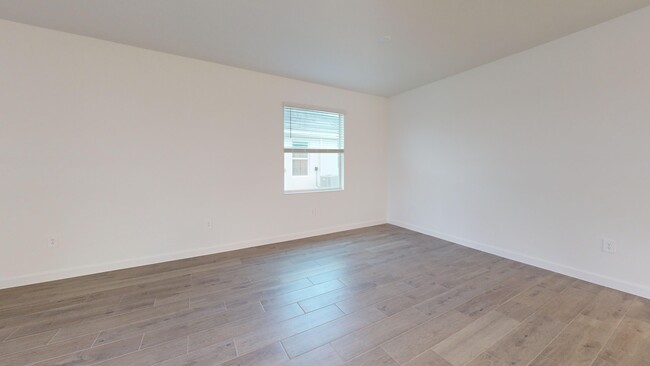Building Photo - 7913 Lakes Edge Ln