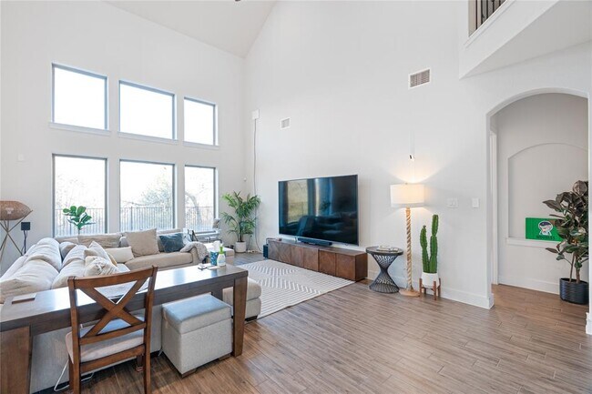 Building Photo - 3341 Catalina Cv