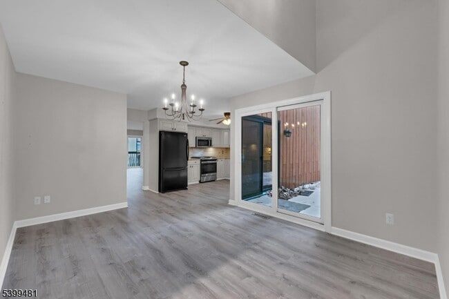 Building Photo - 107 Wimbledon Square