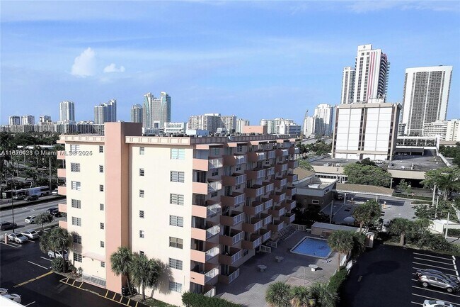 Building Photo - 2200 E Hallandale Beach Blvd