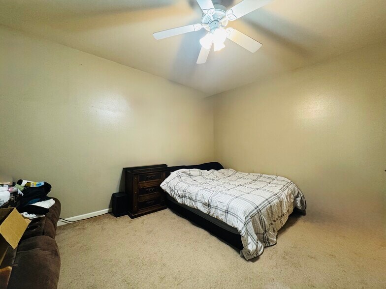 Building Photo - 5578 Arialo Dr