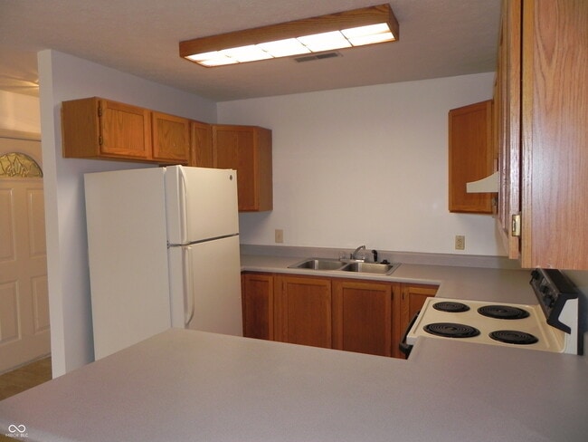 Building Photo - 250 Locust Ln