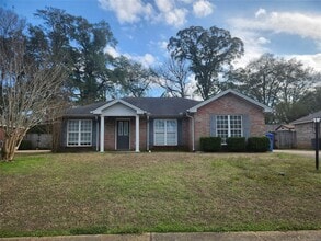 Building Photo - 812 Joan Ln