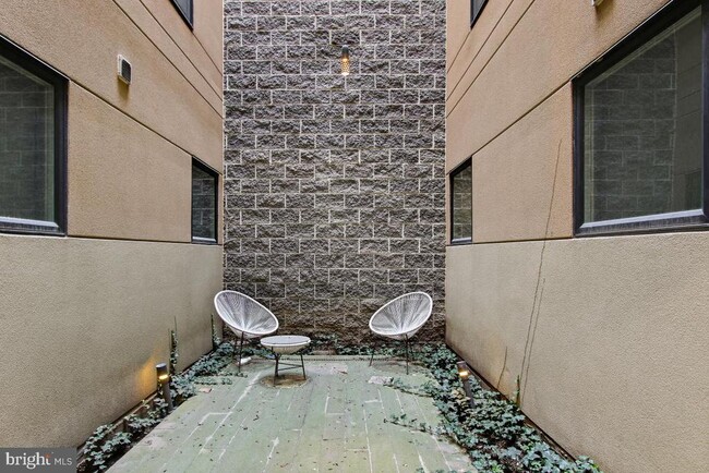 Building Photo - 1111 Orren St NE