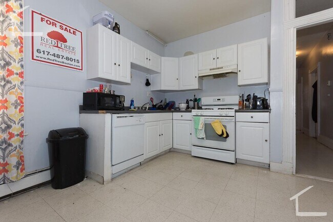 Building Photo - 9/1 Spacious 3BR apartment in Mission Hill