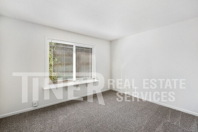 Building Photo - 2800 Sarina Ct