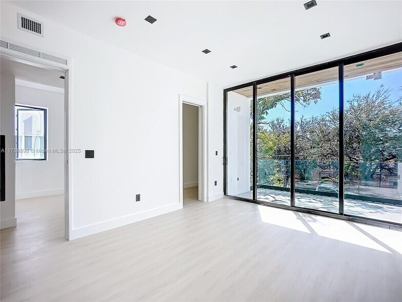 Building Photo - 3096 NW 27th St