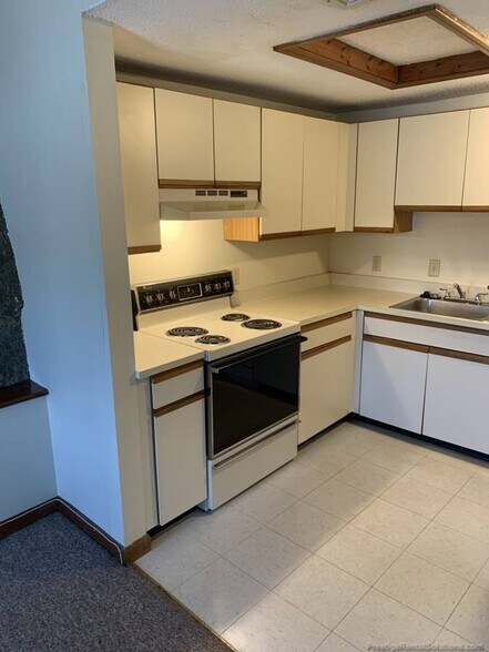 Building Photo - 180 Bemis Rd