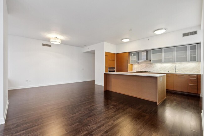 Building Photo - 301 Mission St