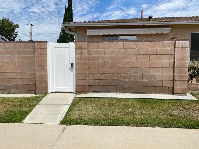 Building Photo - Private Studio for Rent in East Simi Valle...