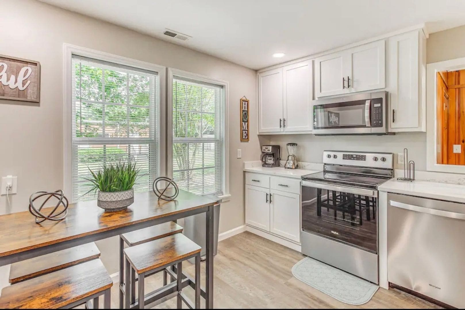 Building Photo - 208 E Columbus St