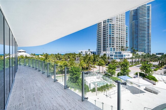 Building Photo - 1 Collins Ave