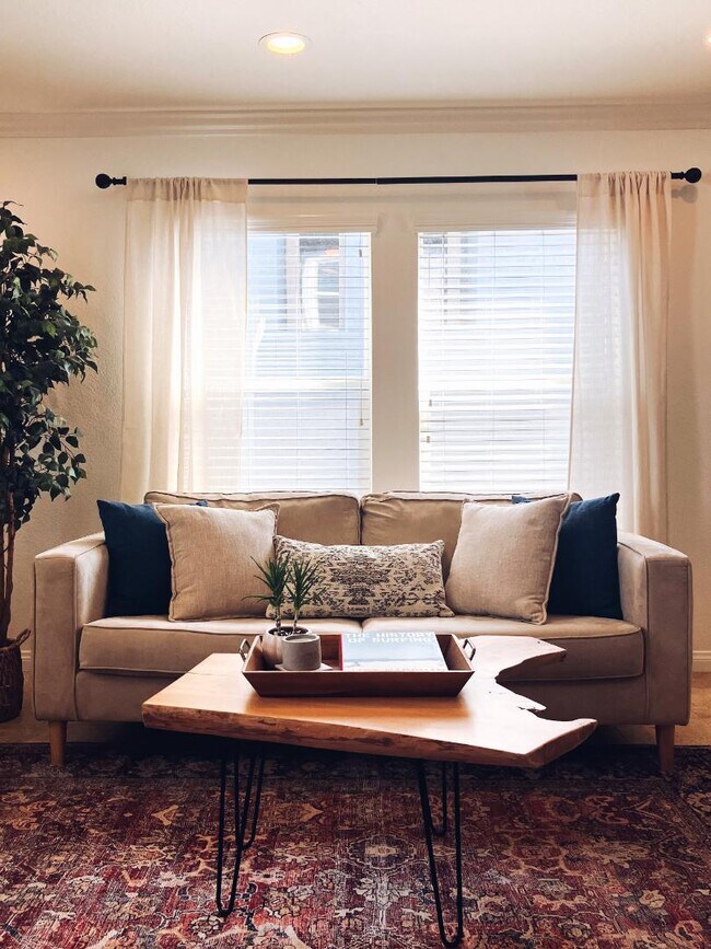 Building Photo - 3504 Shoreline Bluff Ln