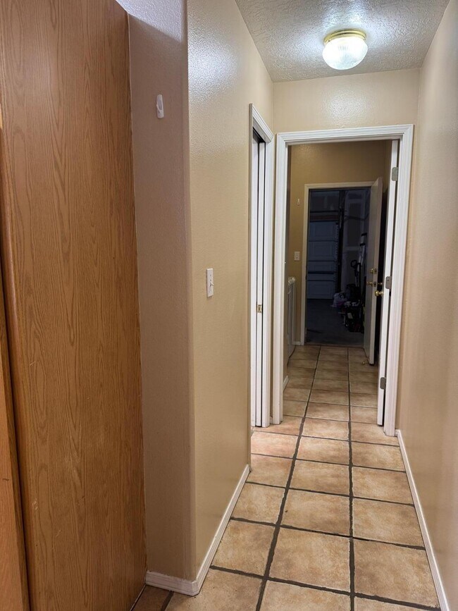 Building Photo - 256 Glenridge Park Ln NE