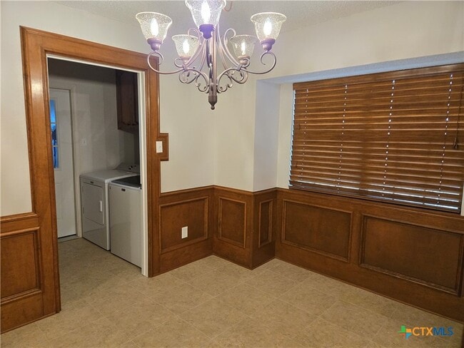 Building Photo - 776 Country Club Dr