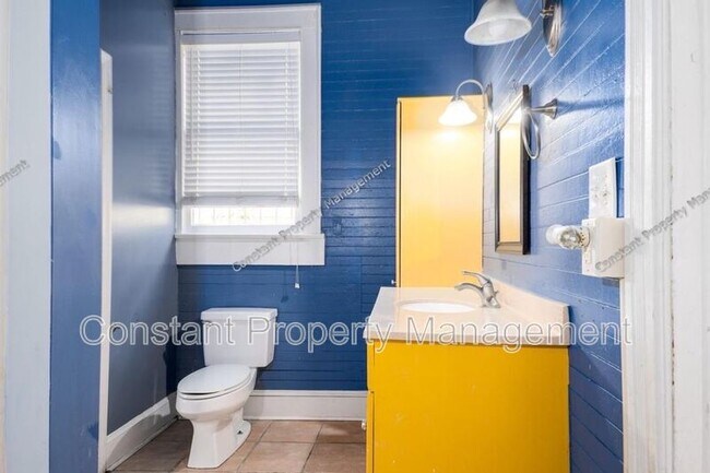 Building Photo - 979 Highland Terrace