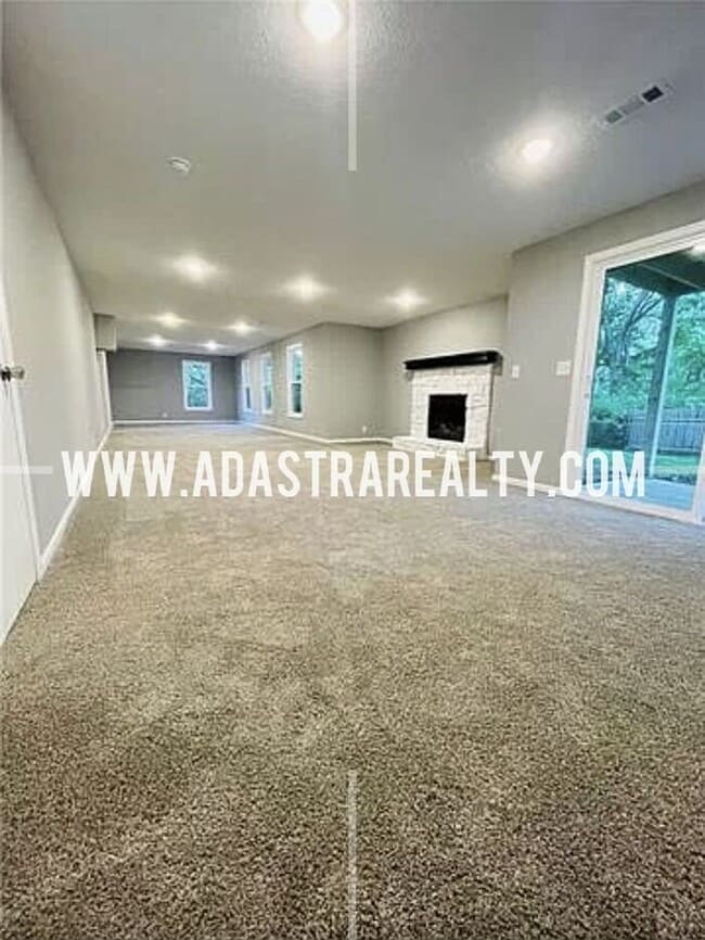 Building Photo - Gorgeous 4 Bed 3 Bath Home in Olathe!!-Ava...