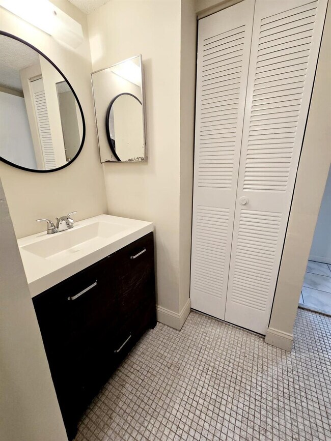 Building Photo - 4121 Stirling Rd